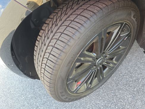 Used 2024 Land Rover Range Rover Evoque Dynamic SE image 32