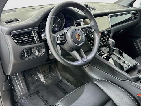 Certified 2026 Porsche Macan AWD/4WD image 4