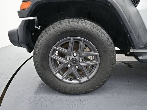Used 2024 Jeep Wrangler Unlimited Rubicon AWD/4WD image 10