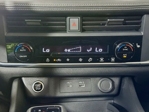 Used 2023 Nissan Rogue SV w/ SV Premium B Package image 18