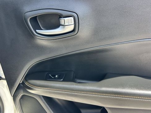 Used 2018 Jeep Compass Latitude w/ Popular Equipment Group FWD image 12