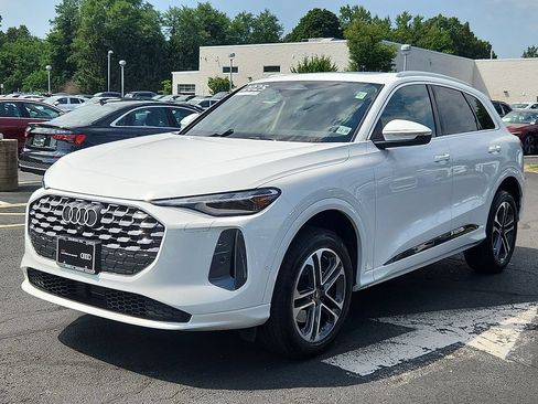Certified 2025 Audi Q5 Premium w/ Convenience Package AWD/4WD image 9