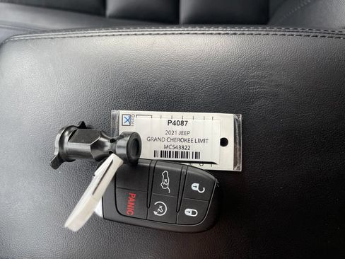 Used 2021 Jeep Grand Cherokee Limited RWD image 2