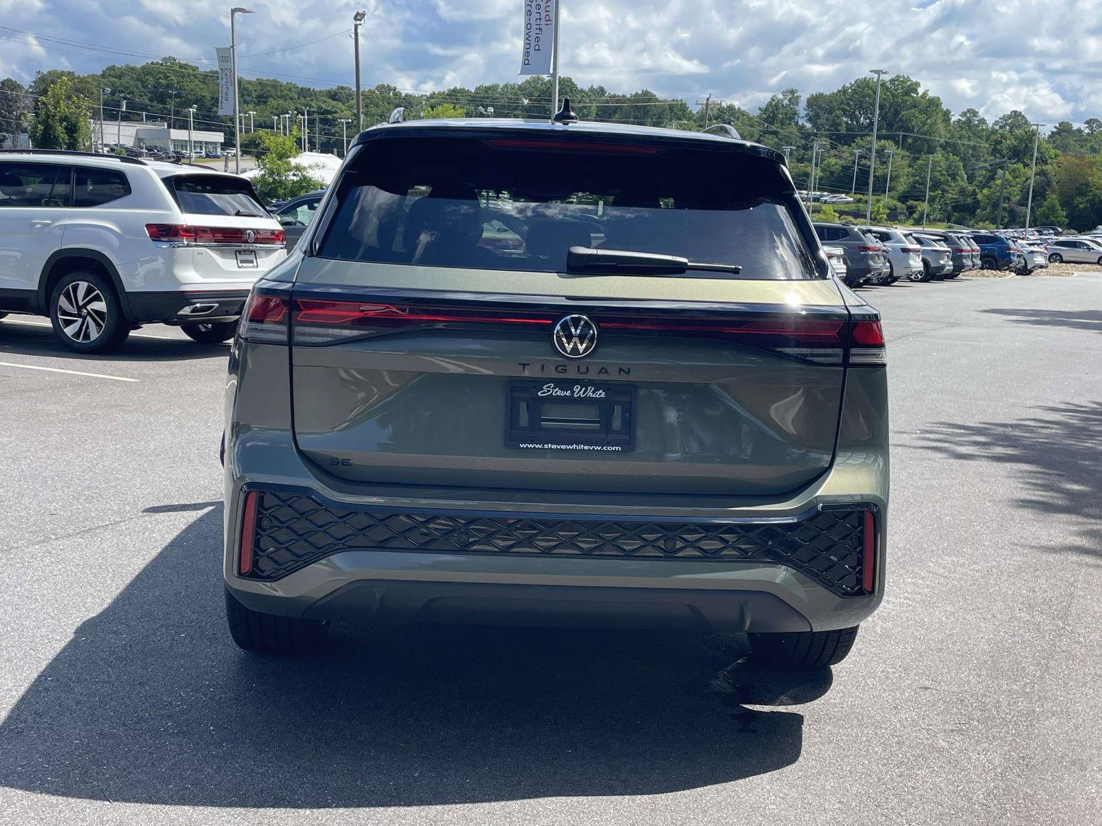 New 2026 Volkswagen Tiguan SE R-Line FWD image 6