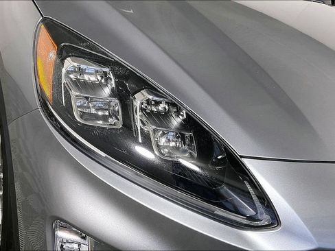 Used 2022 Ford Escape Titanium AWD/4WD image 27