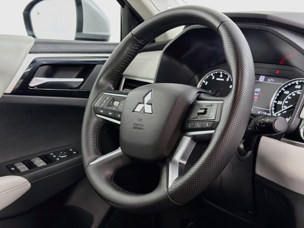 Used 2025 Mitsubishi Outlander SE FWD image 36