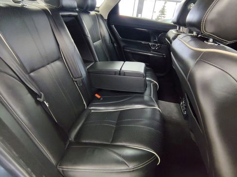 Used 2016 Jaguar XJ image 18
