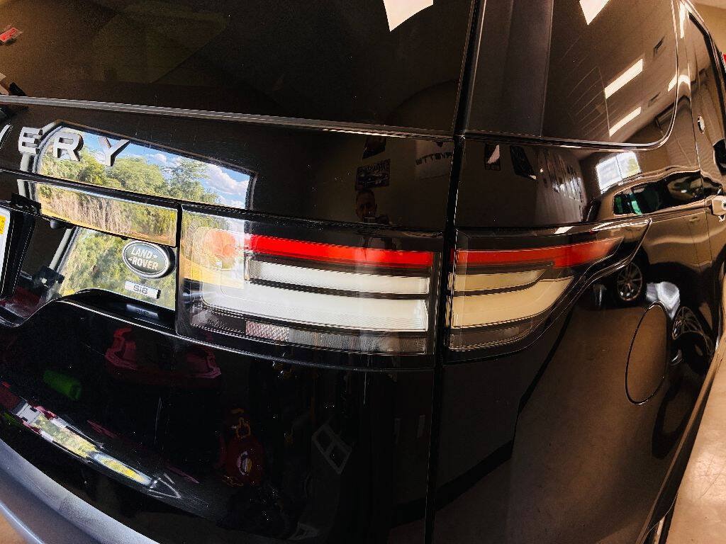 Used 2020 Land Rover Discovery SE AWD/4WD image 8