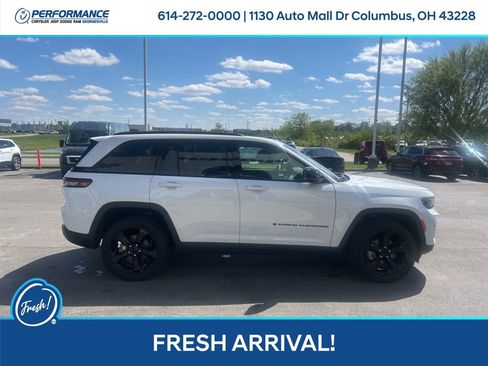 Used 2024 Jeep Grand Cherokee Limited w/ Black Appearance Package AWD/4WD image 3