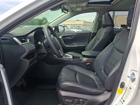 Used 2020 Toyota RAV4 Limited AWD/4WD image 14