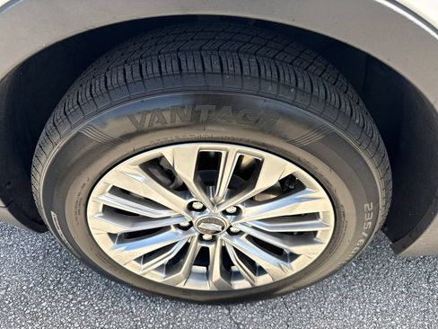 Used 2025 Cadillac XT4 Premium Luxury w/ Cold Weather Package FWD image 10
