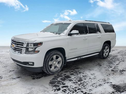 Used 2016 Chevrolet Suburban LT image 2