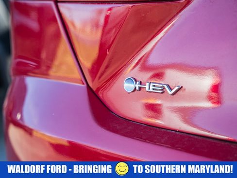 Used 2025 Toyota Camry SE image 9