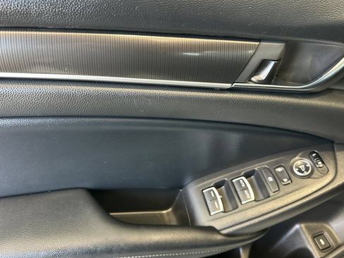 Used 2018 Honda Accord Sport image 11