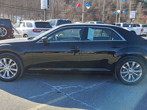 Certified 2023 Chrysler 300 Touring image 5