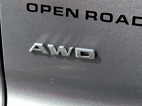Used 2023 Cadillac XT4 Luxury w/ Cold Weather Package AWD/4WD image 30