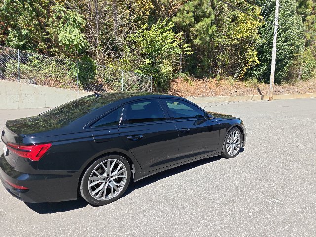 Used 2022 Audi A6 Premium Plus w/ Premium Plus Package AWD/4WD image 3