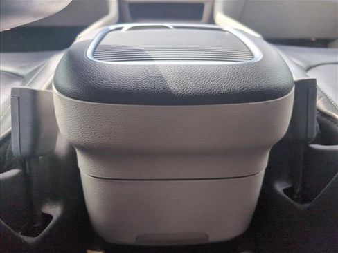 Used 2022 Chrysler Pacifica Limited image 20