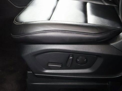 Used 2024 Ford Explorer XLT w/ Equipment Group 202A image 13