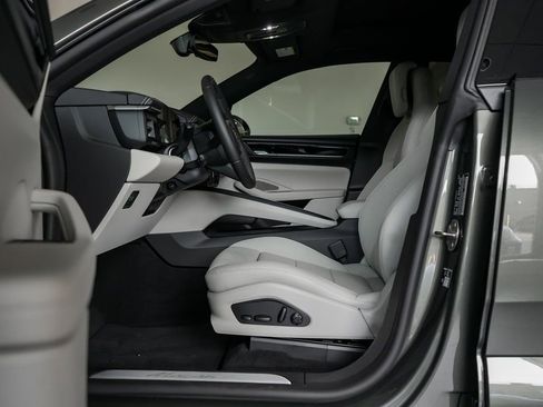 New 2026 Porsche Macan 4 Electric AWD/4WD image 5