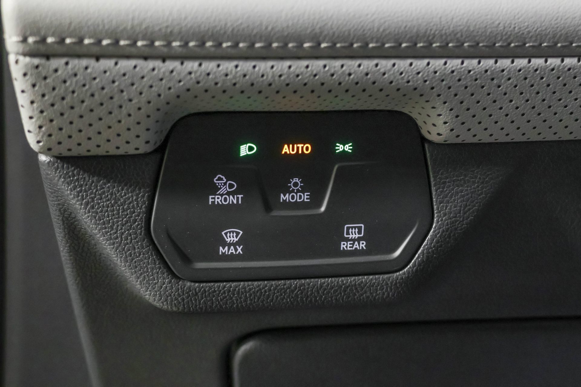 Used 2025 Volkswagen Atlas Peak Edition SE AWD/4WD image 25