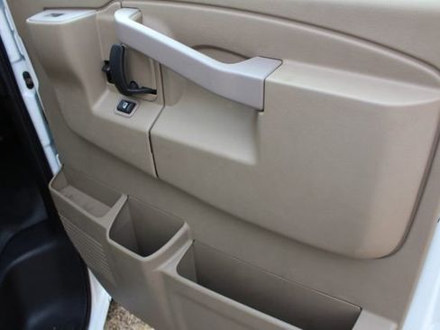 Used 2016 Chevrolet Express 3500 image 26