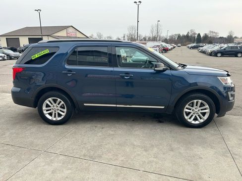 Used 2016 Ford Explorer XLT w/ Equipment Group 202A image 4