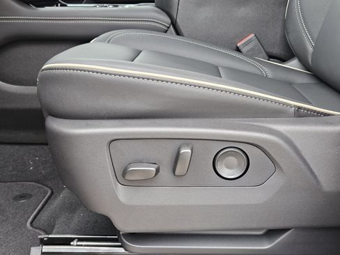 New 2026 GMC Yukon Elevation image 17