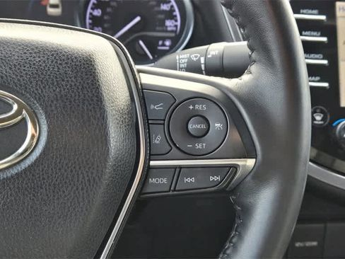 Used 2019 Toyota Camry XLE image 11