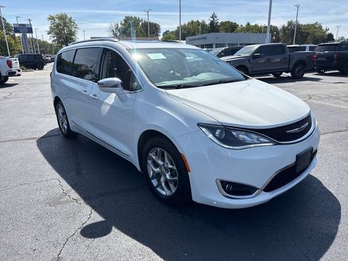 Used 2018 Chrysler Pacifica Limited FWD image 4