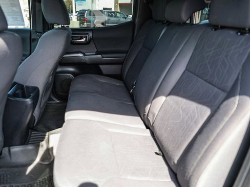 Used 2018 Toyota Tacoma TRD Off-Road w/ Technology Package image 8