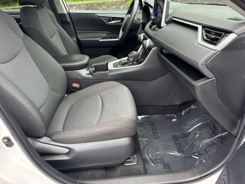 Used 2025 Toyota RAV4 XLE AWD/4WD image 25