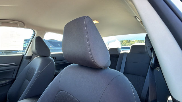 Used 2025 Nissan Altima 2.5 SV FWD image 21
