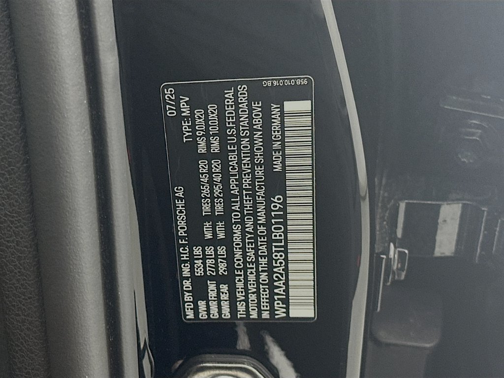 Certified 2026 Porsche Macan Turbo AWD/4WD image 34