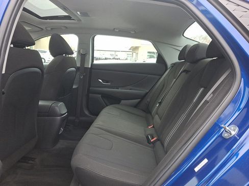 Used 2024 Hyundai Elantra SEL w/ Convenience Package image 10
