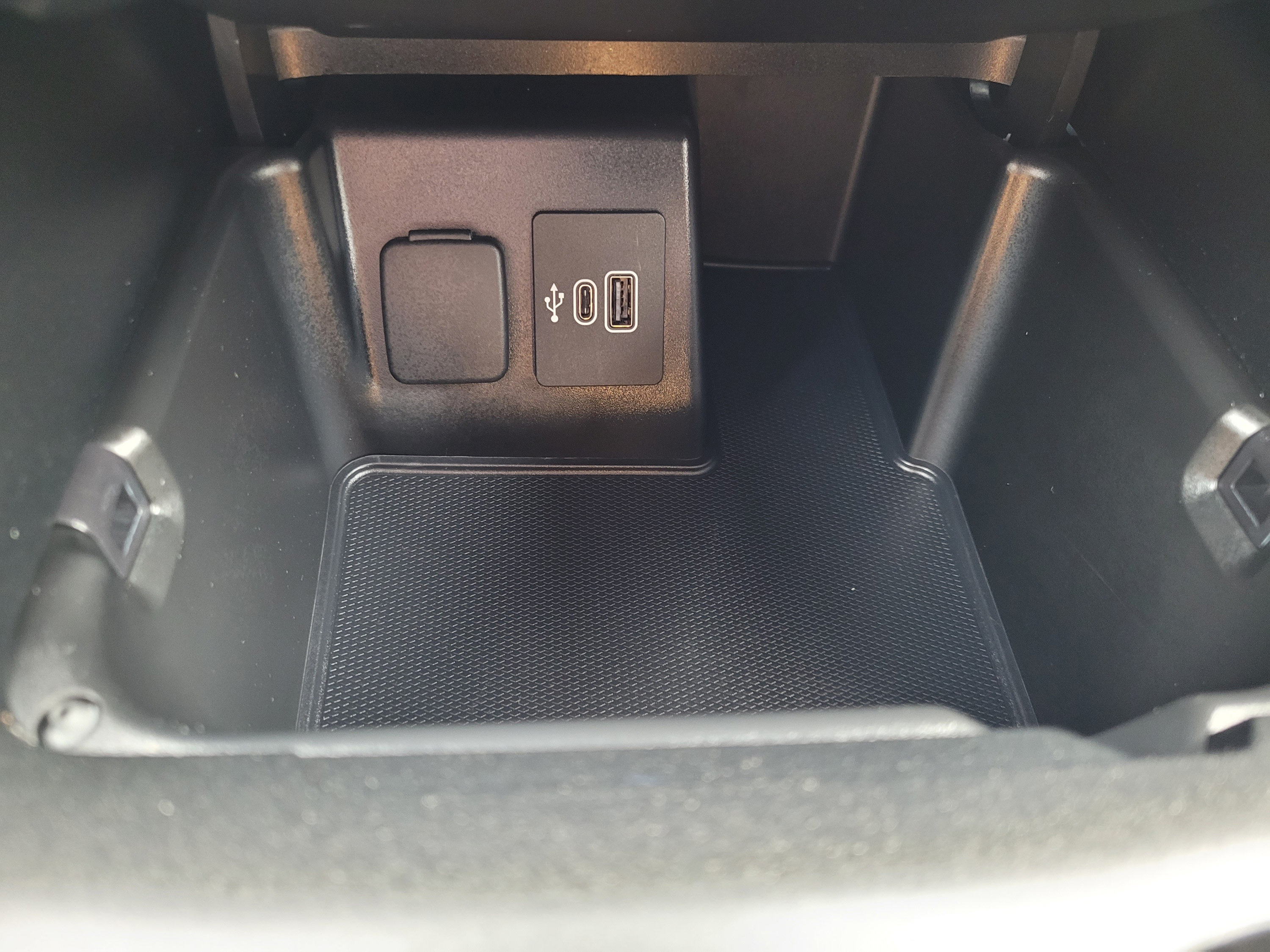 Used 2025 Ford Explorer Active w/ Active Comfort Package AWD/4WD image 26