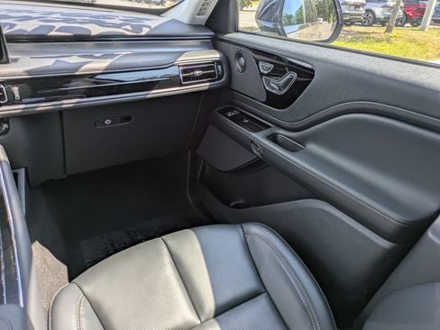 New 2026 Lincoln Aviator AWD image 17