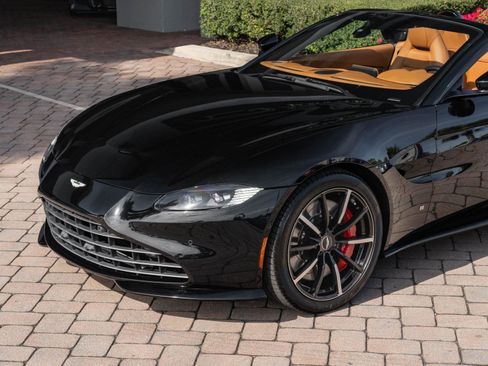Used 2021 Aston Martin V8 Vantage Roadster image 5