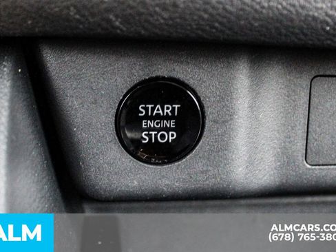 Used 2025 Nissan Rogue SV image 28