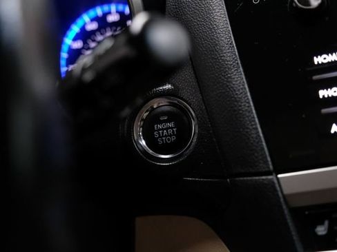 Used 2017 Subaru Outback 2.5i Limited image 19