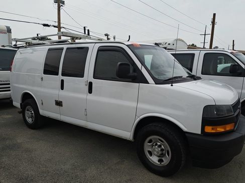 Used 2018 Chevrolet Express 2500 w/ Driver Convenience Package RWD image 1
