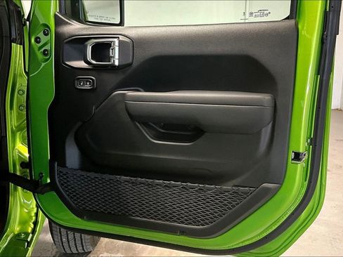 New 2025 Jeep Gladiator Sport image 11