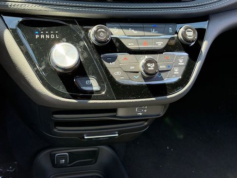New 2026 Chrysler Pacifica Select FWD image 12