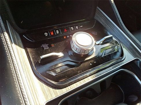 Used 2022 Jeep Wagoneer Series III w/ Flexible Seating Group image 15