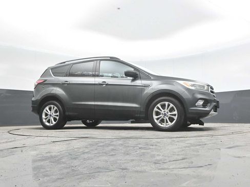 Used 2017 Ford Escape SE w/ Equipment Group 201A AWD/4WD image 29