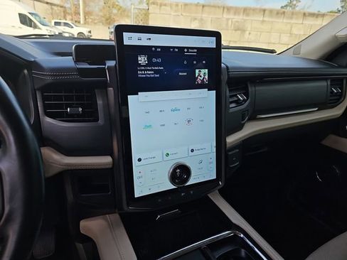 Used 2023 Ford Expedition Platinum image 23