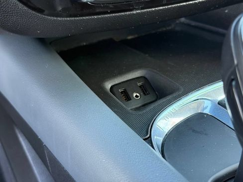 Used 2019 Buick Enclave Essence FWD image 31