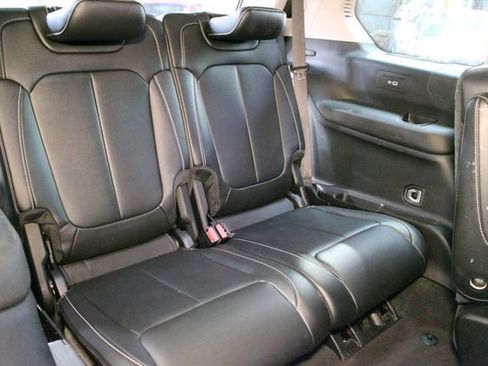 Used 2023 Jeep Grand Cherokee L Limited AWD/4WD image 16