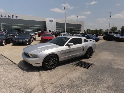 Used 2011 Ford Mustang GT Premium w/ Electronics Pkg RWD image 2