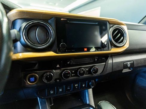 Used 2017 Toyota Tacoma TRD Off-Road image 13